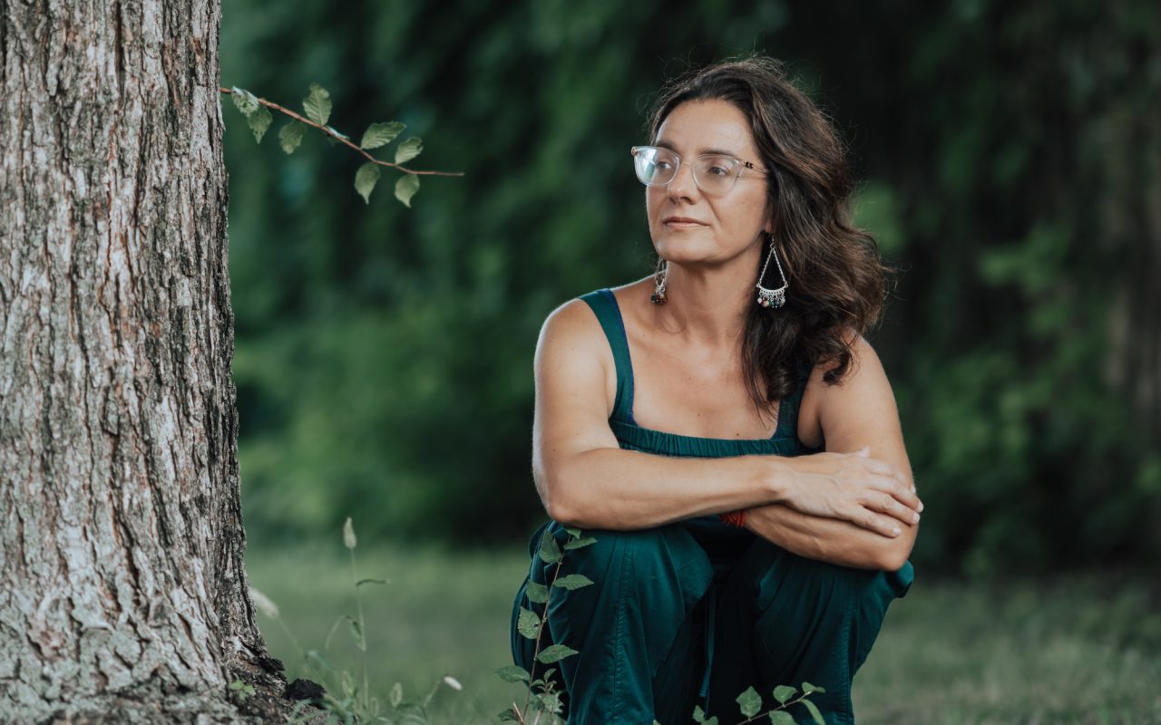 Mother-Banjo_sittingtree_square